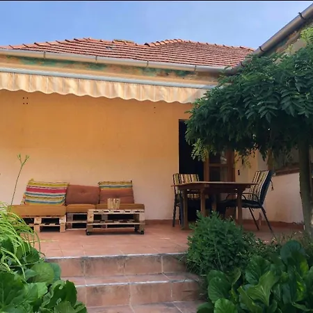 بيت للعطل Toparti Kertes Vendeghaz *